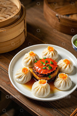 中式小笼包与蟹黄美食摆盘
