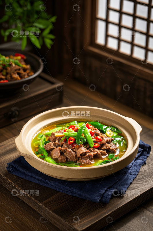 砂煲牛肉蔬菜美食特写