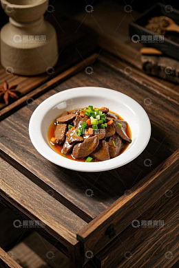 中式菜肴炒猪肝摆盘特写