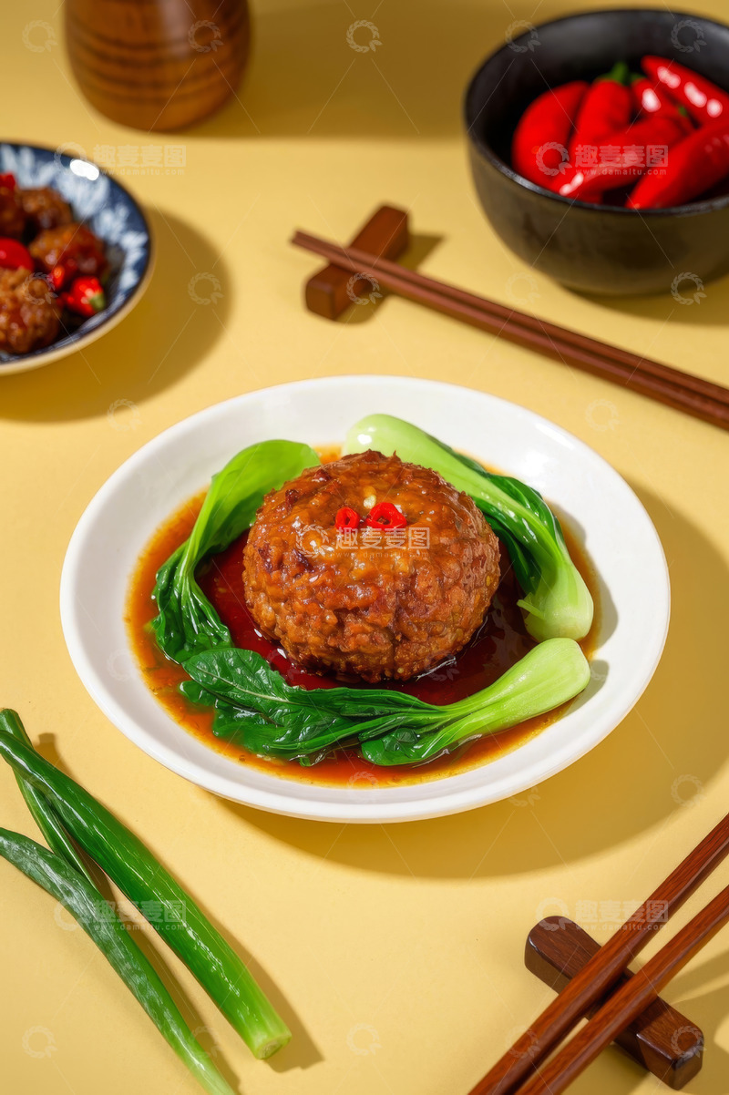 高清大图下载【趣麦麦图】盘中红烧狮子头配青菜