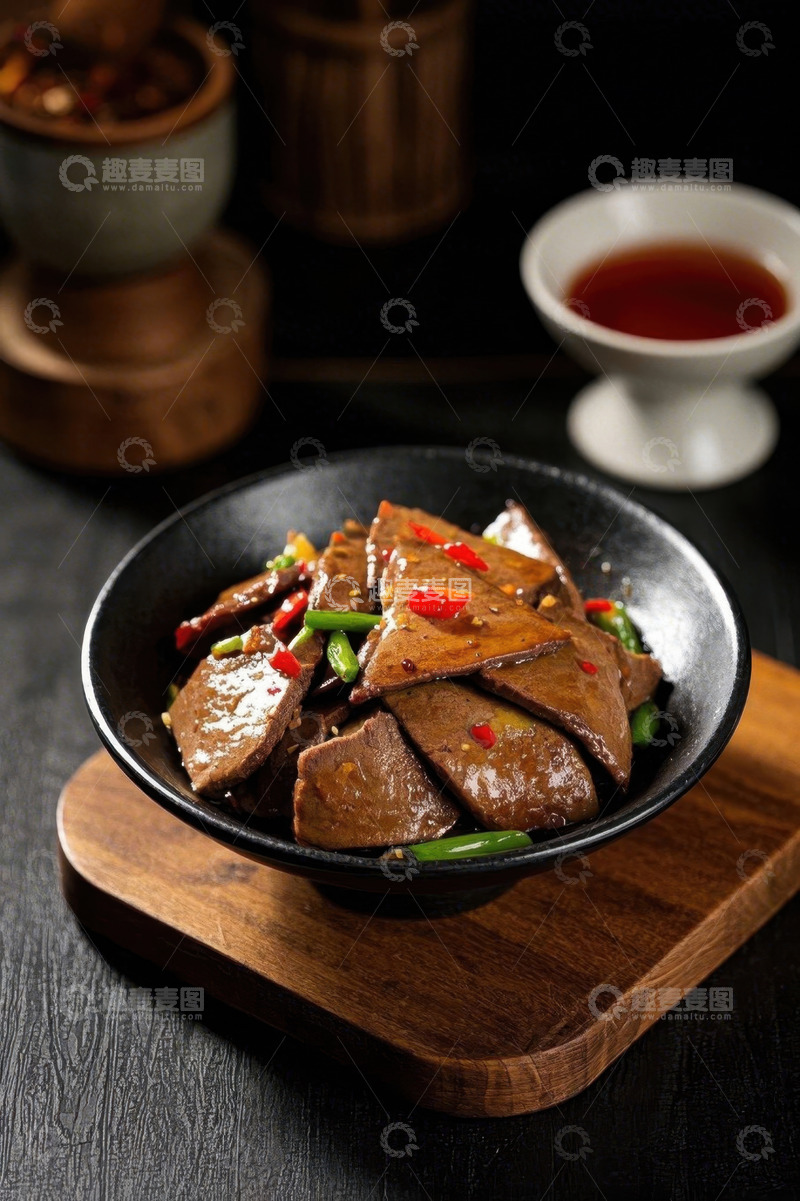 高清大图下载【趣麦麦图】黑碗装炒猪肝配辣椒