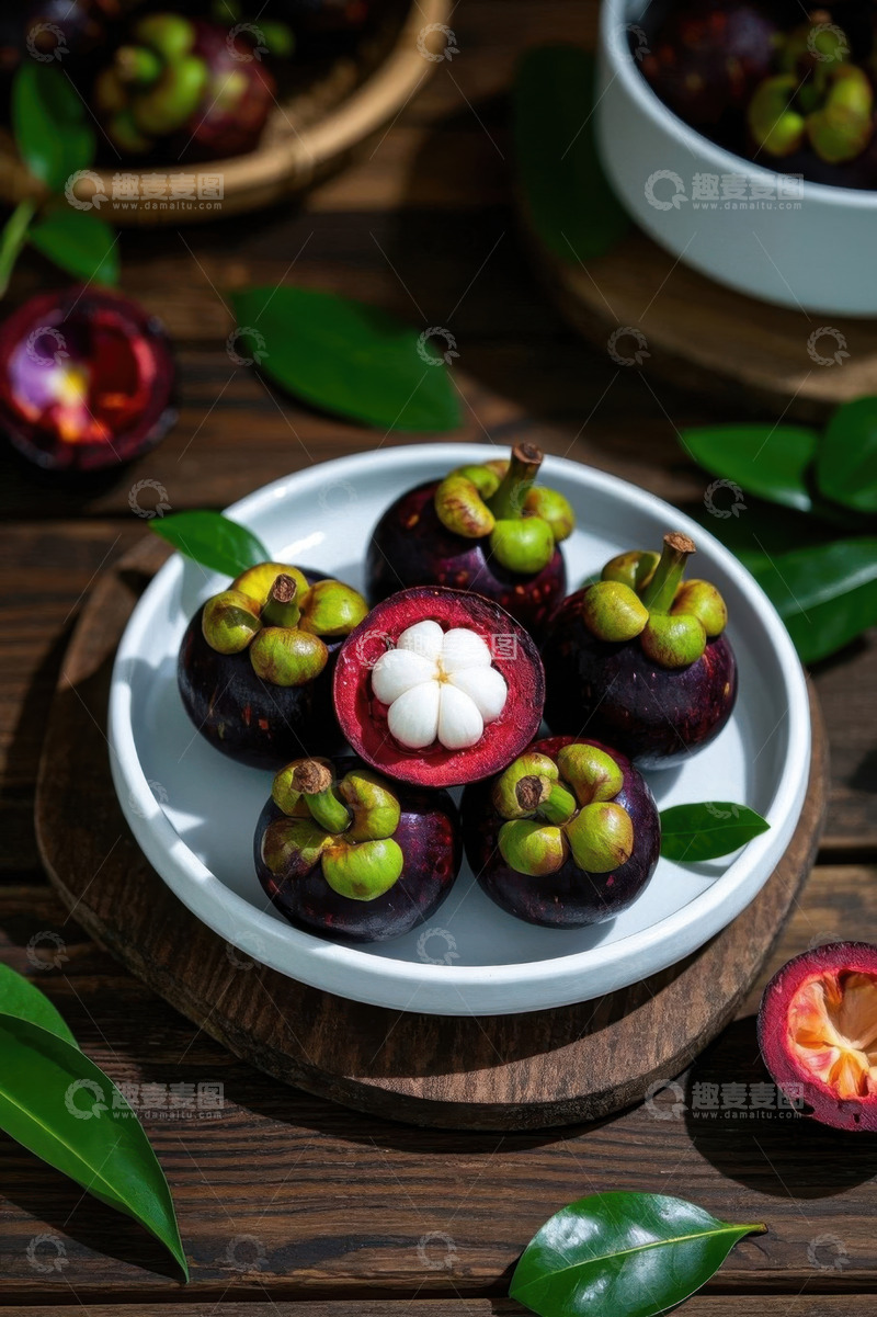 高清大图下载【趣麦麦图】木盘上摆放的新鲜山竹