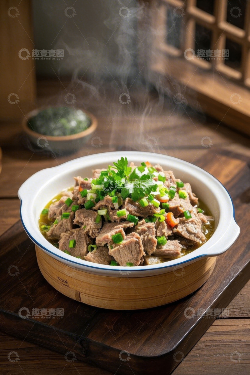 高清大图下载【趣麦麦图】中式热菜砂锅牛肉菜肴特写