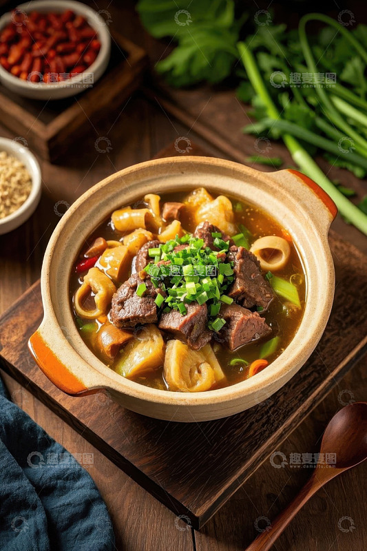 砂锅中的牛肉美食