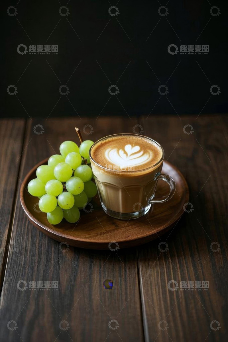 高清大图下载【趣麦麦图】木盘上的咖啡与葡萄静物