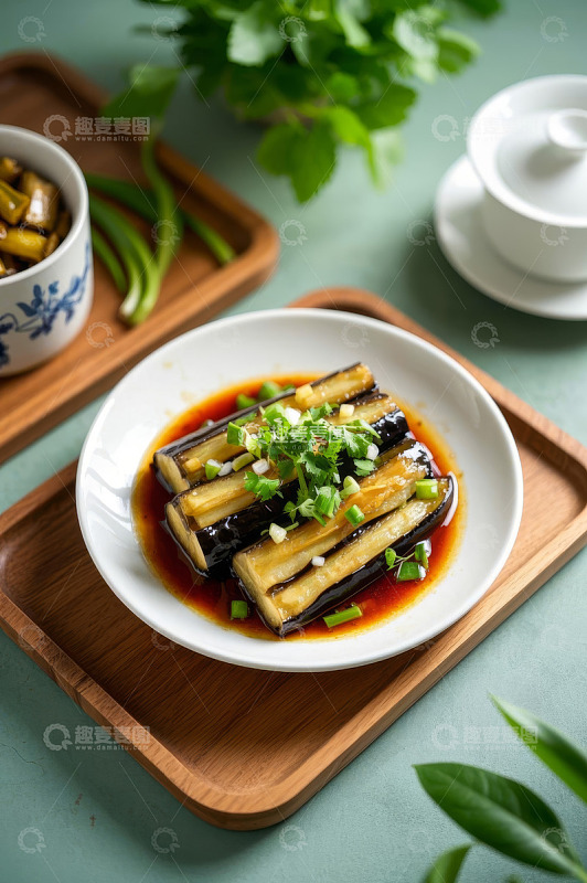 中式菜肴清蒸茄子摆拍
