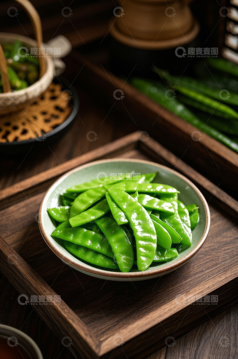 高清大图下载【趣麦麦图】木盘上碗装的新鲜绿色蔬菜