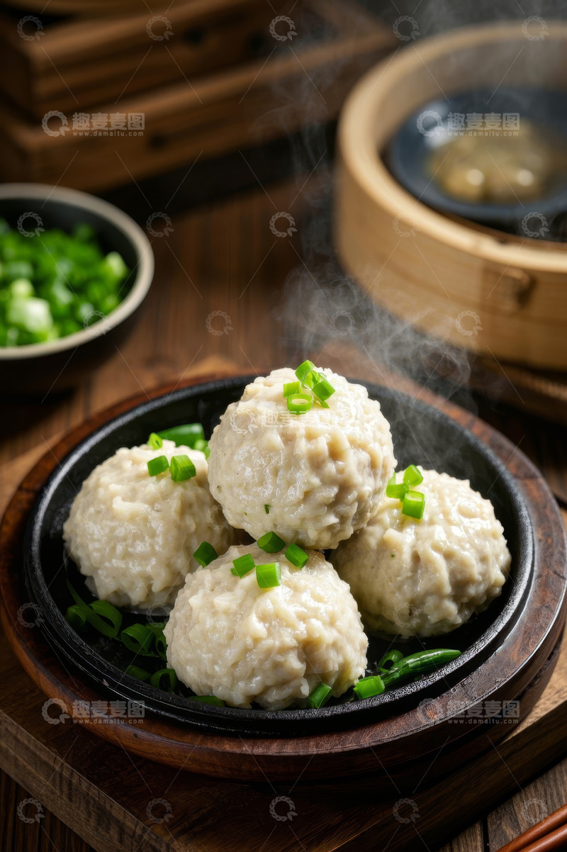 高清大图下载【趣麦麦图】盘中肉丸搭配葱花特写