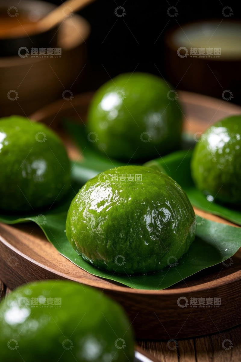 高清大图下载【趣麦麦图】木制托盘上的青团美食