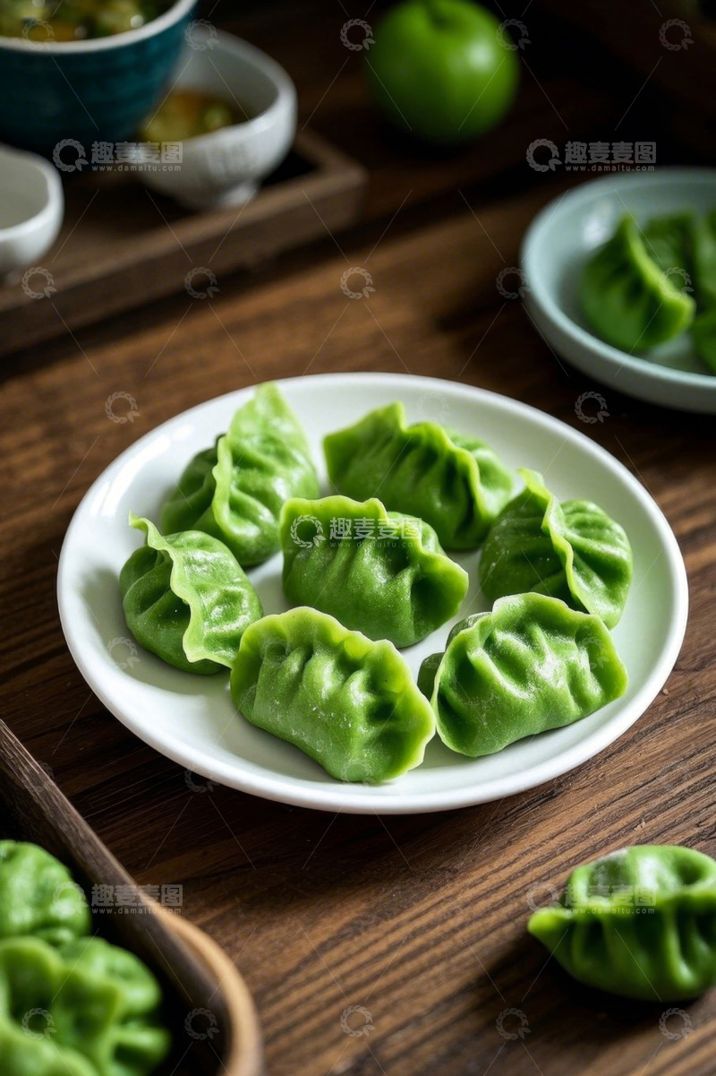 高清大图下载【趣麦麦图】盘中的绿色饺子特写