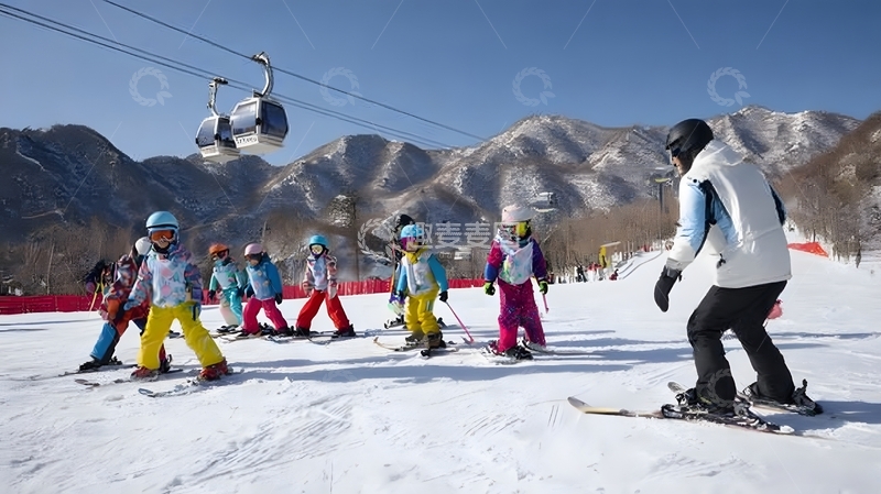 高清大图下载【趣麦麦图】冬天雪场滑雪课图片