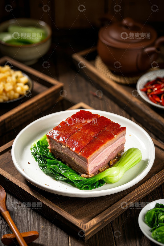 中式摆盘红烧肉美食特写