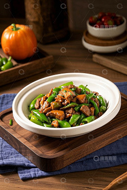 青椒炒肉菜肴摆拍