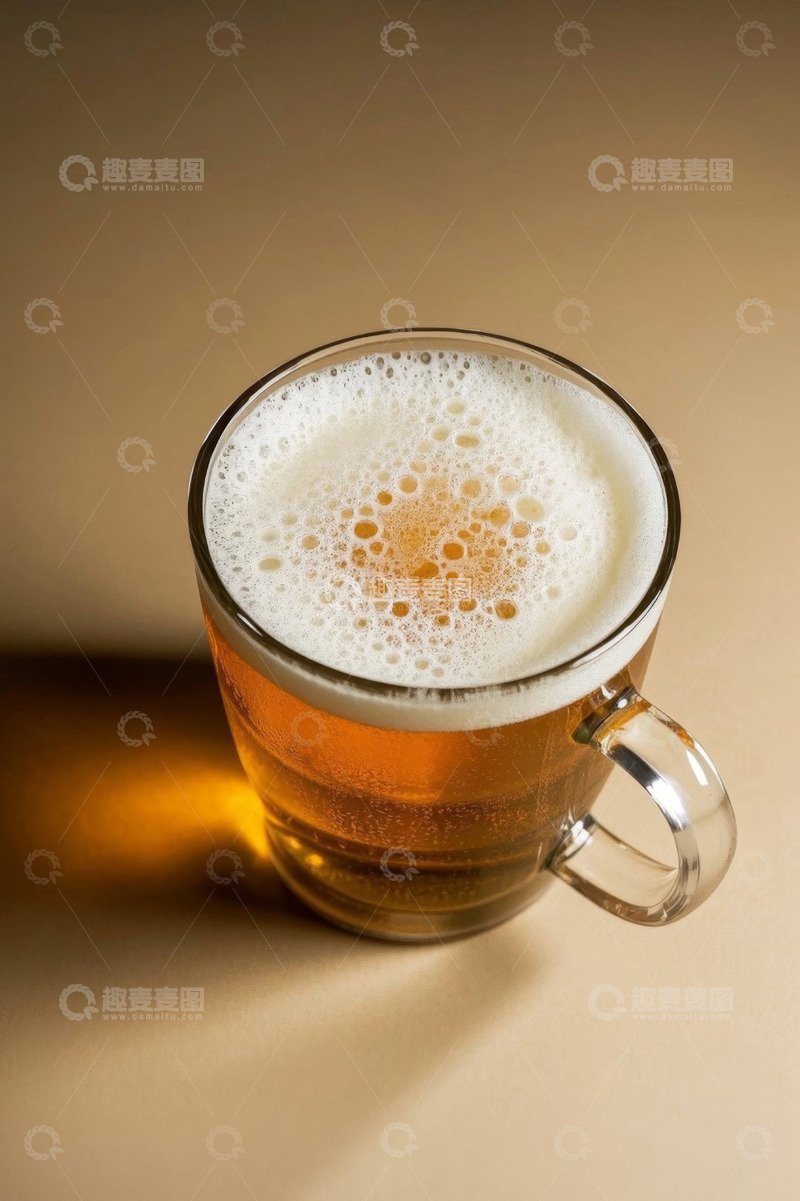 高清大图下载【趣麦麦图】玻璃杯中的泡沫啤酒
