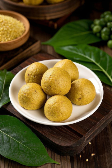 盘中摆放的传统黄米面团子