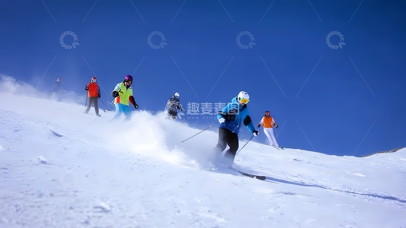 高清大图下载【趣麦麦图】滑雪爱好者雪坡驰骋