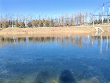 冬日湖面冰景自然风光摄影图片