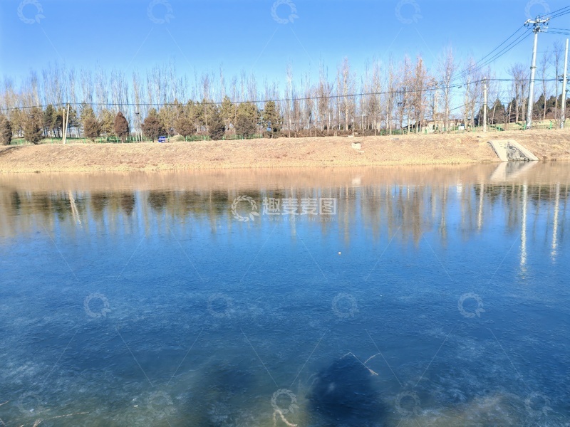 高清大图下载【趣麦麦图】冬日湖面冰景自然风光摄影图片