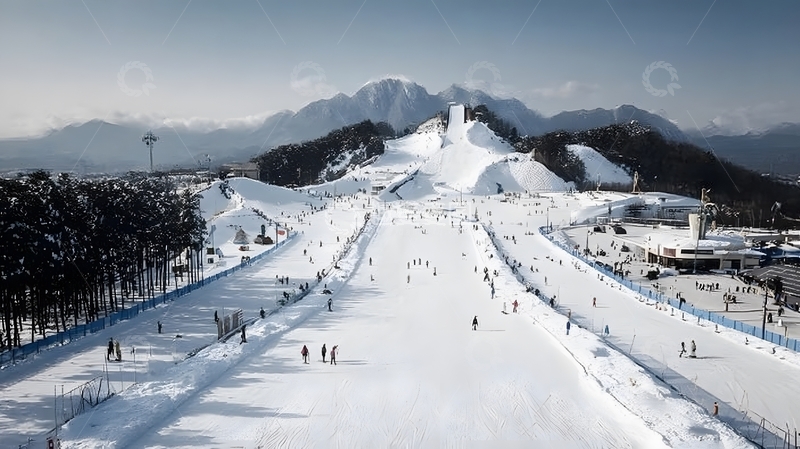 高清大图下载【趣麦麦图】雪山滑雪场冬日风光摄影图片