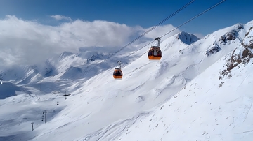 雪山缆车风光