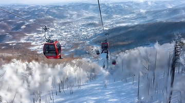 雪山缆车冬日风光