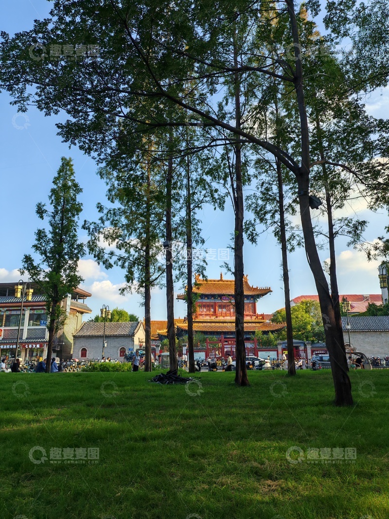 高清大图下载【趣麦麦图】古城绿荫休闲景