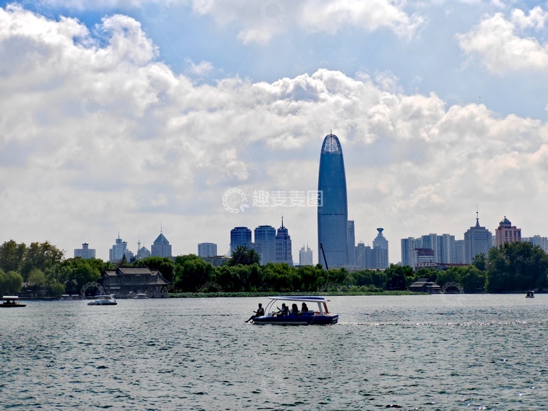 高清大图下载【趣麦麦图】-城市湖泊游船风光