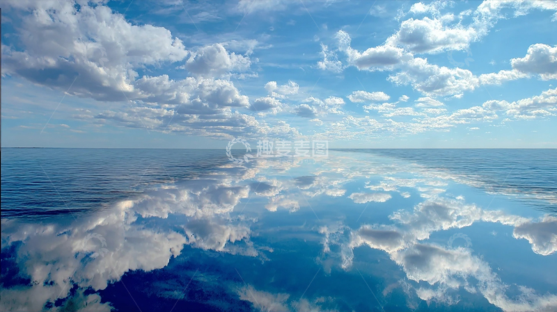 高清大图下载【趣麦麦图】蓝天白云倒映海面