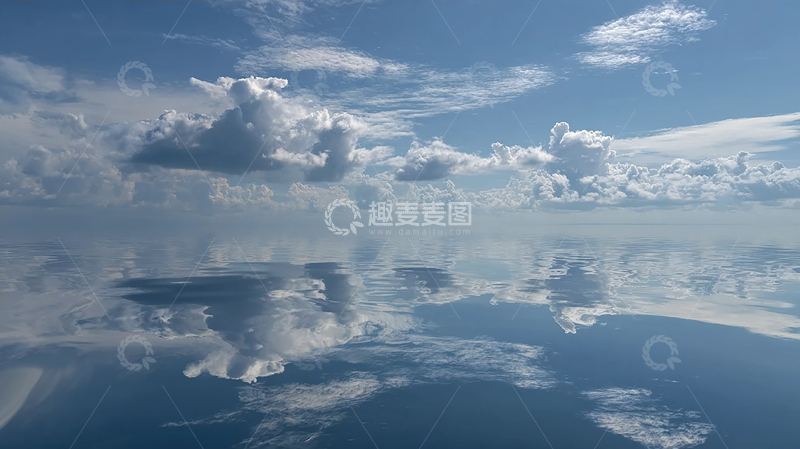 高清大图下载【趣麦麦图】宁静海面倒影云彩