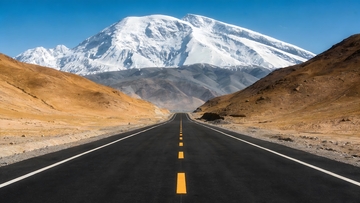 雪山公路风光图片