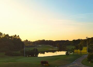 黄昏高尔夫球场美景