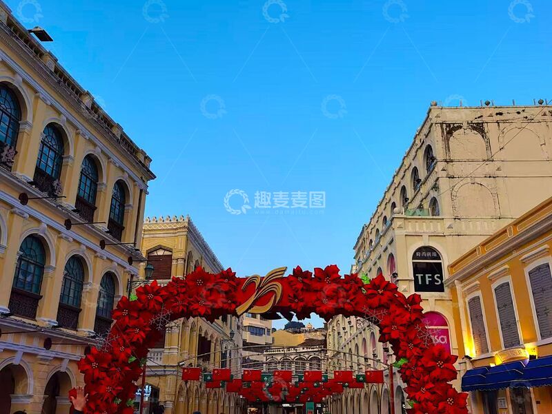 高清大图下载【趣麦麦图】欧式街道红花装饰美景
