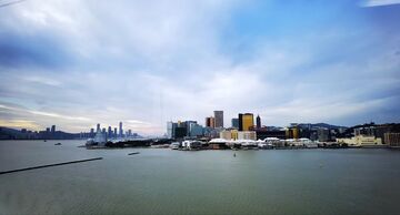 城市天际线水域风光摄影