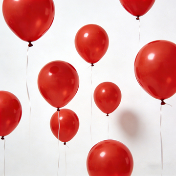 红色漂浮气球