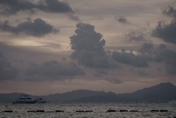 海边暮色云彩游船风光