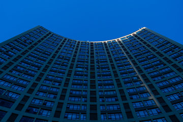 蓝色高楼仰拍建筑