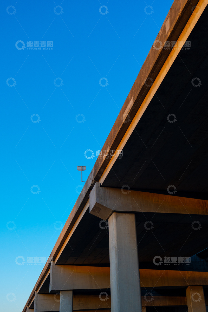 高清大图下载【趣麦麦图】现代桥梁建筑蓝天美景