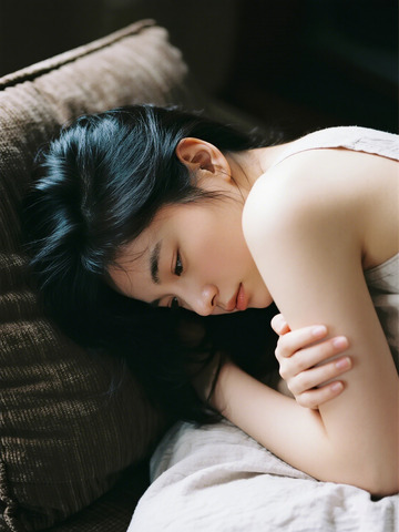 柔光美人卧榻图