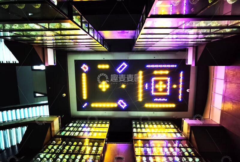 高清大图下载【趣麦麦图】霓虹灯电子游戏厅场景