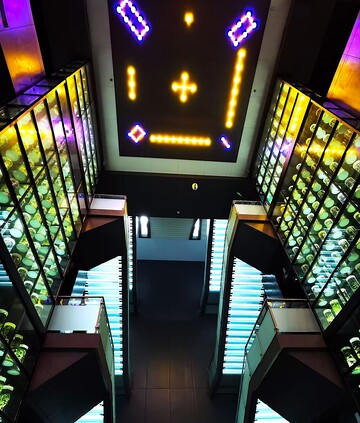 霓虹灯光现代楼梯设计