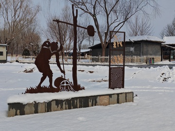 雪地劳动雕塑冬季景观