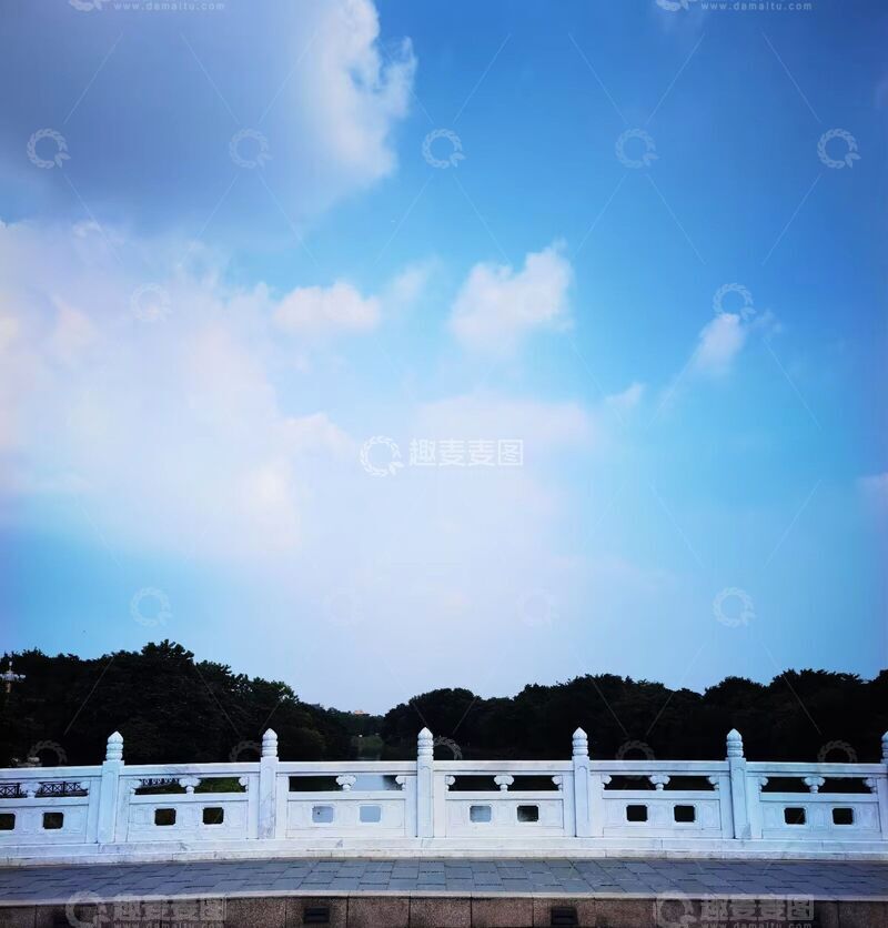 高清大图下载【趣麦麦图】蓝天白云石桥美景