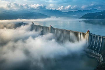 三峡大坝水雾摄影