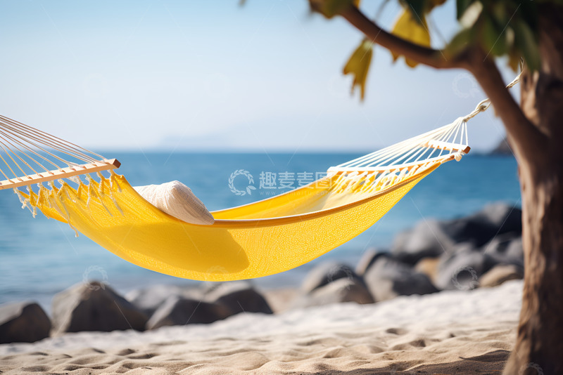 高清大图下载【趣麦麦图】沙滩上的黄色躺椅