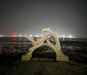 夜色海边雕塑艺术
