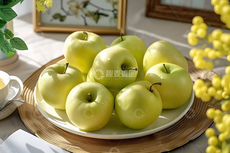 高清大图下载【趣麦麦图】一盘新鲜的黄色苹果