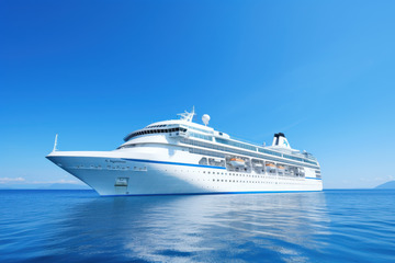 大海上航行的客船