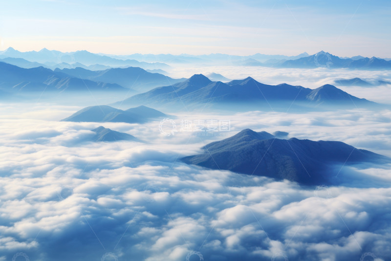 高清大图下载【趣麦麦图】隐匿在云层里的山峰
