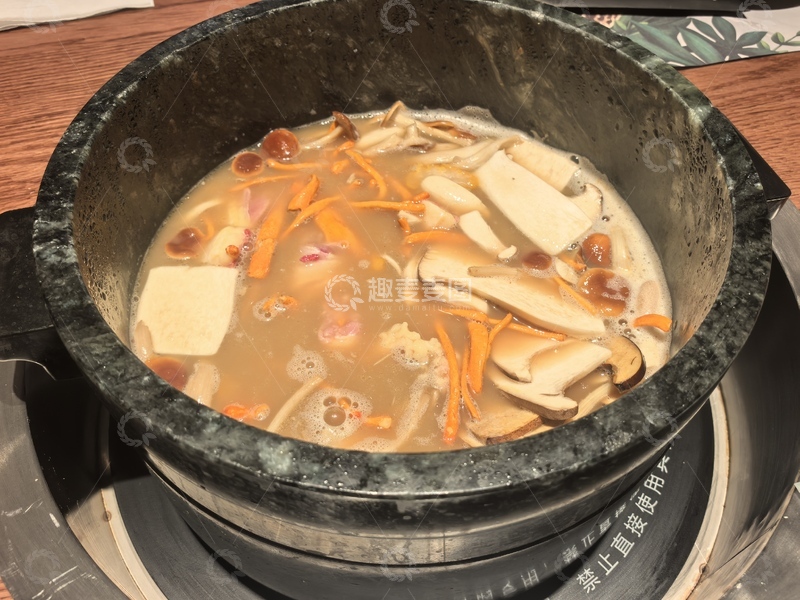 高清大图下载【趣麦麦图】石锅菌菇汤1