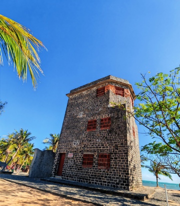 海边古塔风景摄影
